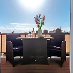 بيت ضيافة Sunnyzandvoort 4*