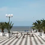 بيت ضيافة Sunnyzandvoort 4*