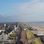 Sunnyzandvoort بيت ضيافة 4*